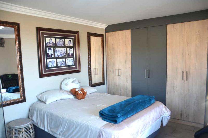 5 Bedroom Property for Sale in Island View Western Cape